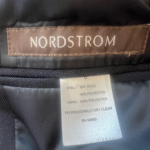 LIKE NEW YOUTH SIZE 8 KIDS SUIT.  PAISLEY OF LONDON AND NORDSTROM - Picture 7 of 8